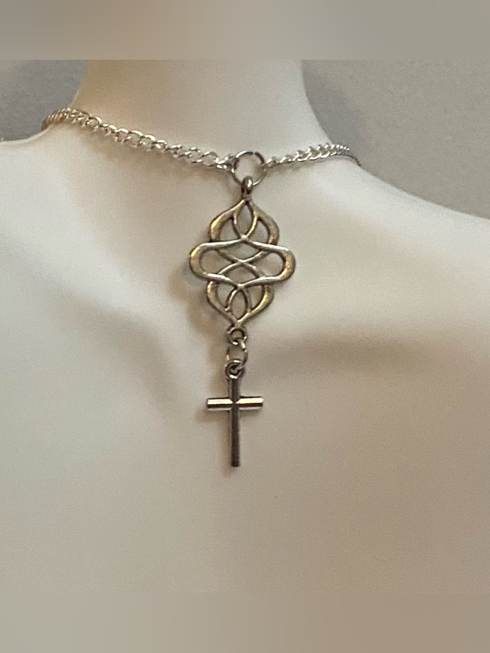 CELTIC KNOT necklace